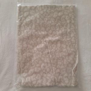 🔥 3/$70 *NIP* Charleston Sandstone Cheetah Scarf